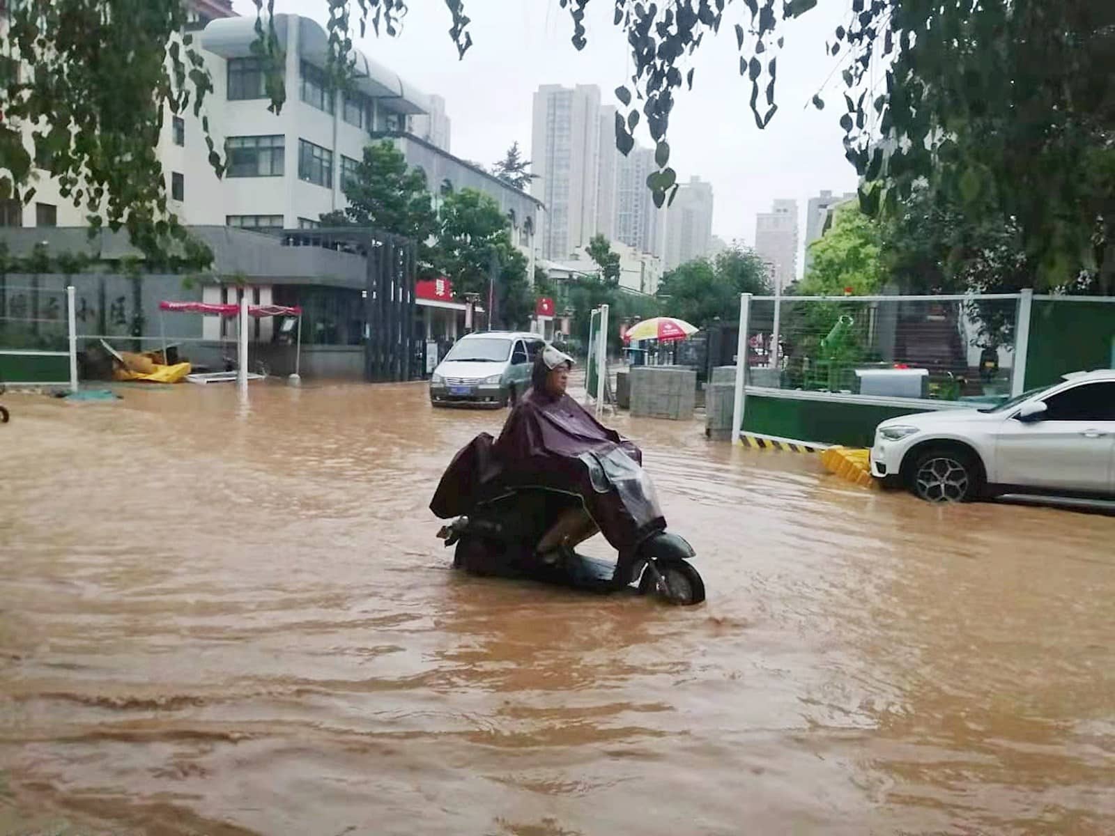 Inéditas inundaciones en China por lluvias dejan al menos 25 muertos
