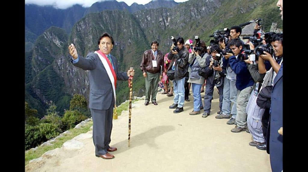 La toma de posesión de Pedro Castillo: un nuevo gobierno de izquierda que empieza en el bicentenario de Perú
