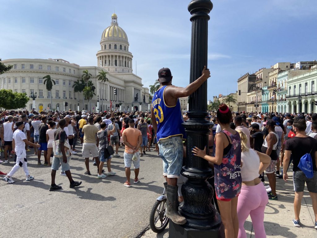 “¡Abajo la dictadura!”, la inédita protesta en Cuba en contra del régimen de Díaz-Canel