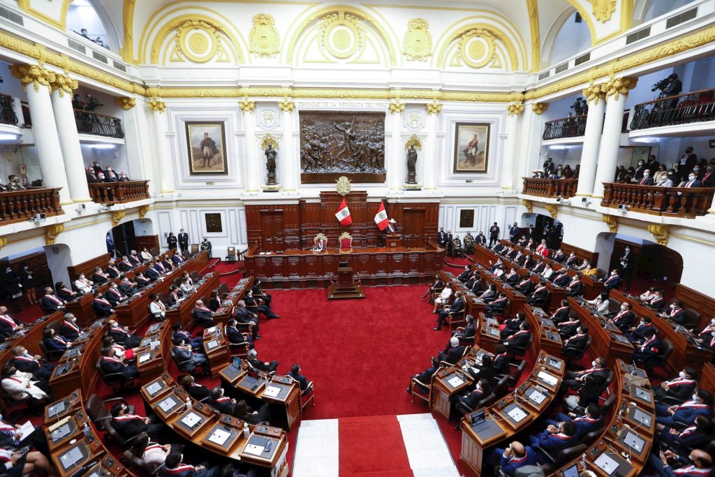 Pedro Castillo se juega por segunda vez la presidencia ante el Congreso de Perú