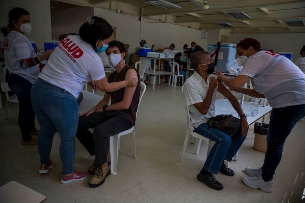 La vacunación contra el covid-19 avanza despacio en Venezuela