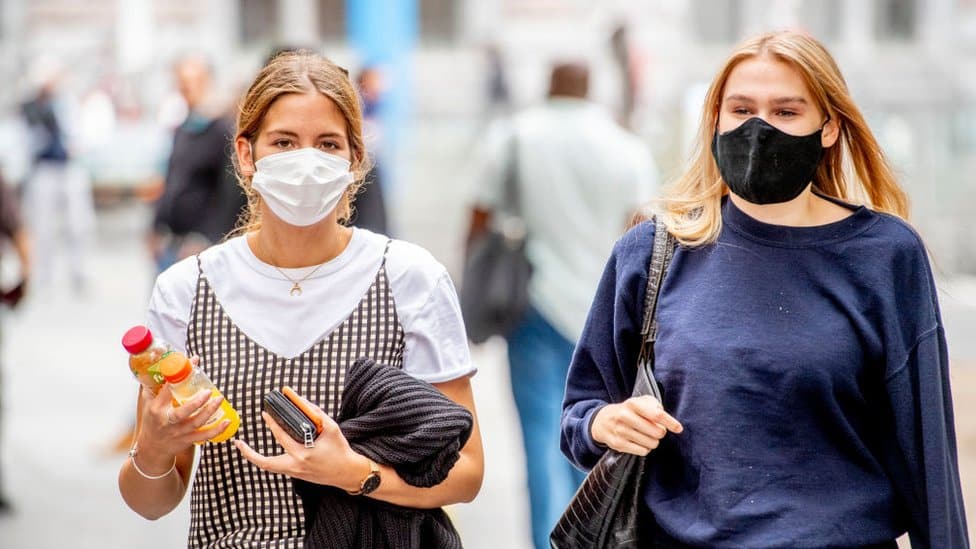 Esposa hospitalizada por covid llega a casa y encuentra a su marido muerto por el virus: “Era como entrar en una película de terror”