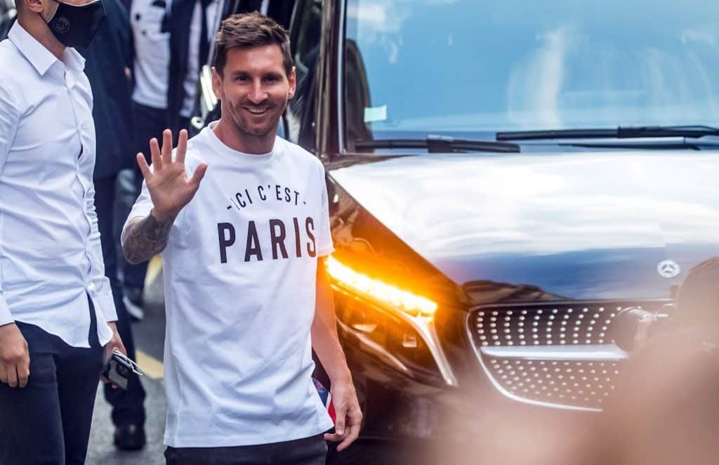 En Imágenes: Euforia en París por la llegada de Messi para firmar con el PSG