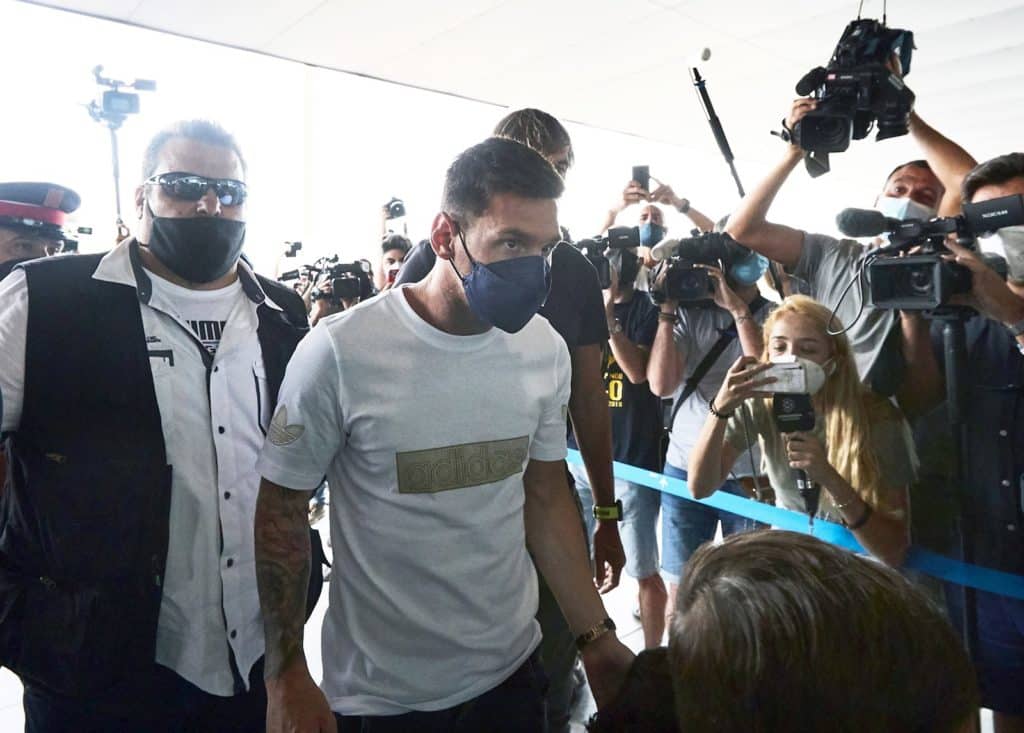 En Imágenes: Euforia en París por la llegada de Messi para firmar con el PSG