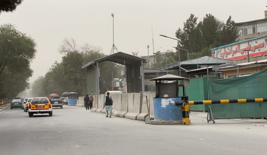 El caos hace casi imposible el acceso a los vuelos en Kabul:“Estoy pasando aquí los días más difíciles de mi vida”