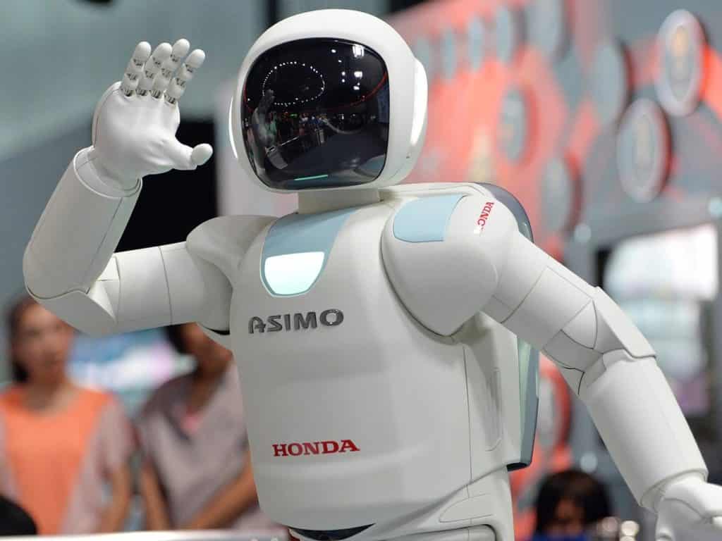 Tesla se incorpora a los proyectos robóticos y presenta su primer humanoide