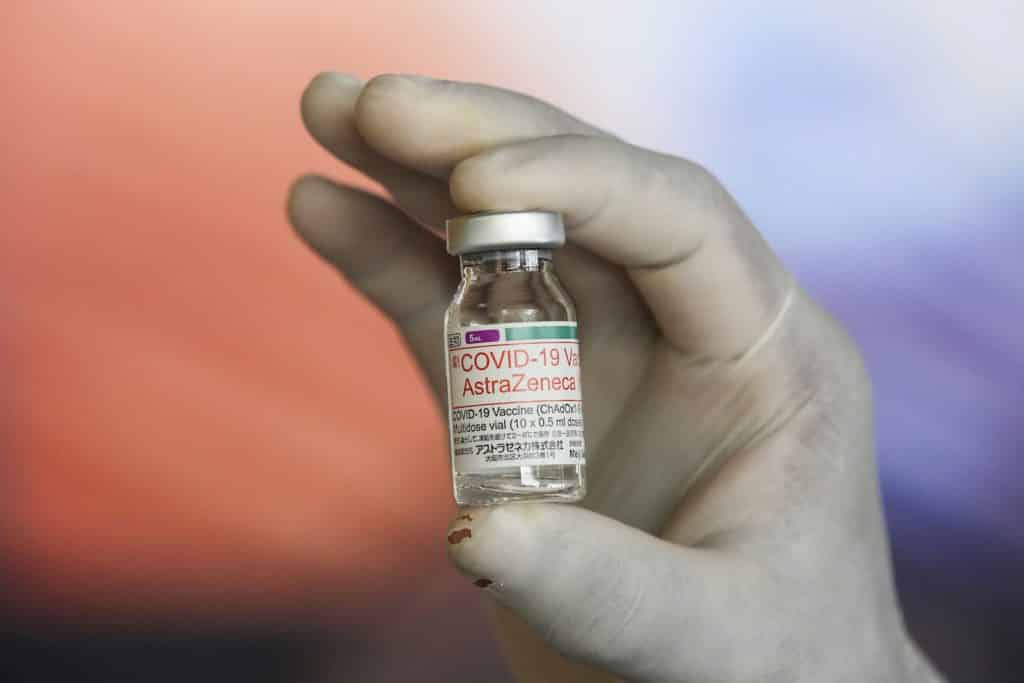 ¿Cuáles son los países que aplican una tercera dosis de vacuna contra el covid-19?