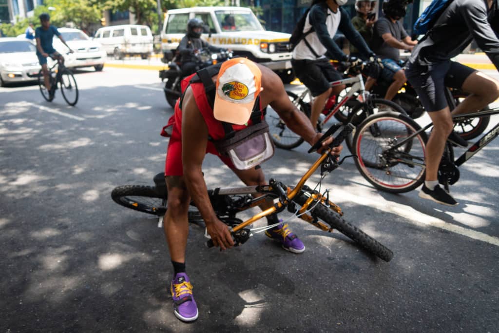 Foto ensayo: Daniel Dhers y caraqueños en dos ruedas por la ciudad