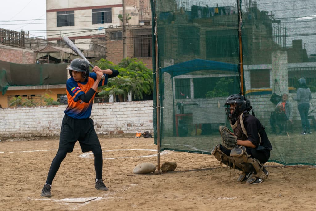 Venezolanos crean escuelas de beisbol para niños y adolescentes en Perú