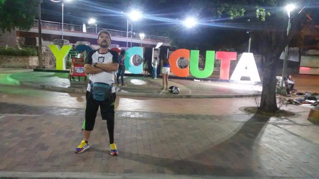 “Persiguiendo mi sueño”: Yeslie Aranda recorre Suramérica en una pierna y una prótesis