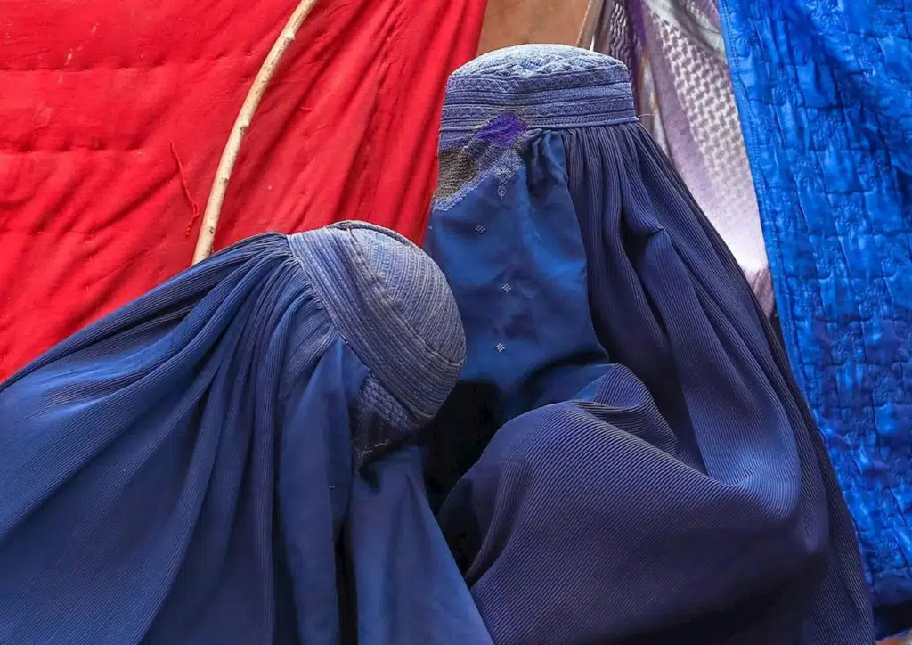 El sufrimiento al que someten los talibanes a las mujeres en Afganistán