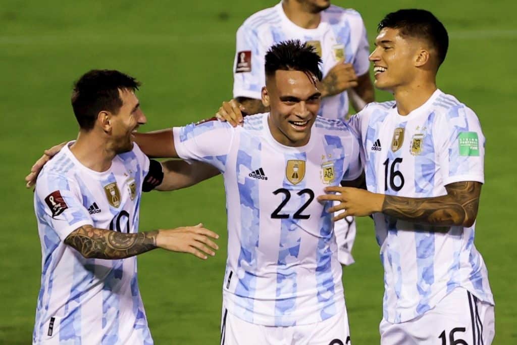 Con un jugador menos, Venezuela cayó 3-1 contra Argentina en Caracas