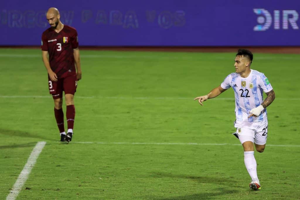Con un jugador menos, Venezuela cayó 3-1 contra Argentina en Caracas