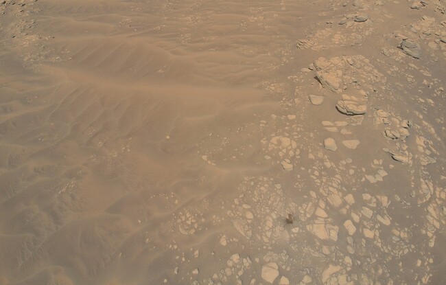 Así se ve el suelo de Marte a ocho metros de altura en las últimas fotos de la NASA