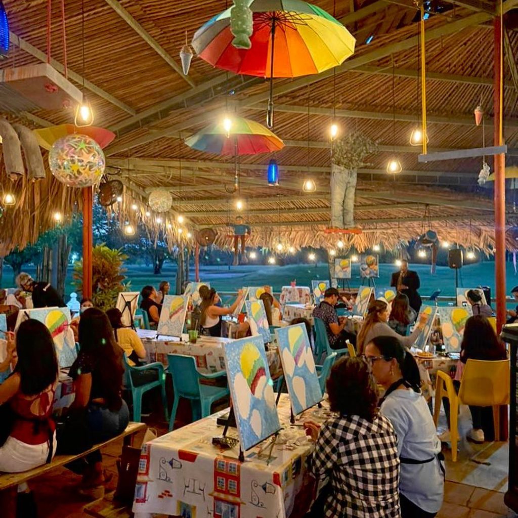 Pintar un cuadro mientras se cena es una nueva tendencia en Caracas
