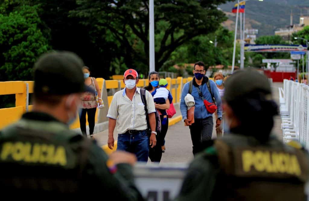 La frontera entre Venezuela y Colombia abrió solo para casos humanitarios