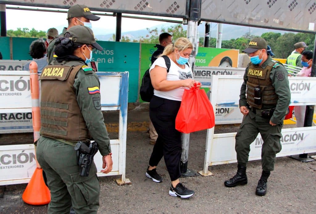La frontera entre Venezuela y Colombia abrió solo para casos humanitarios
