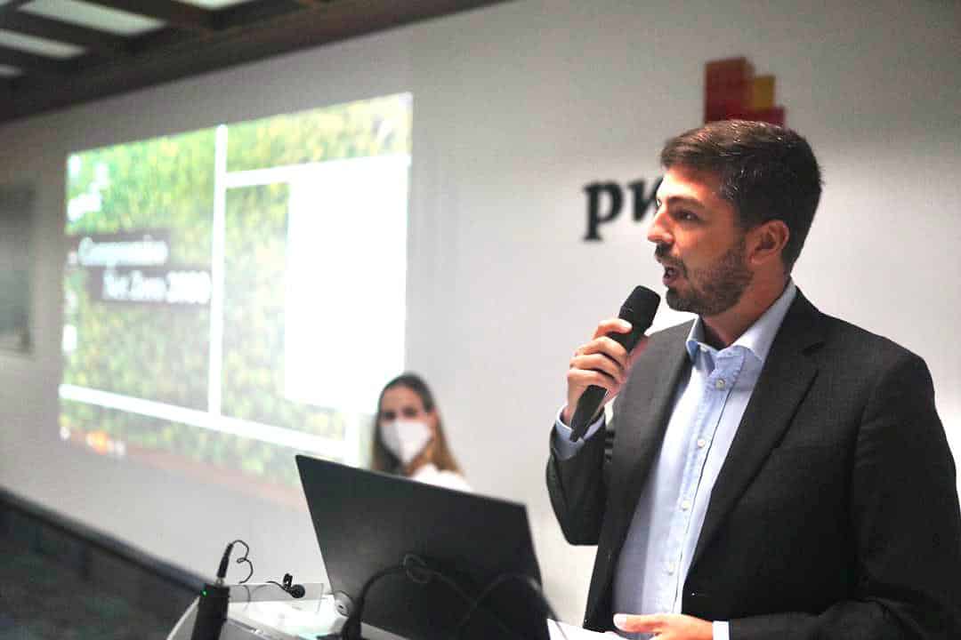 La mirada en el futuro y los pies en el camino