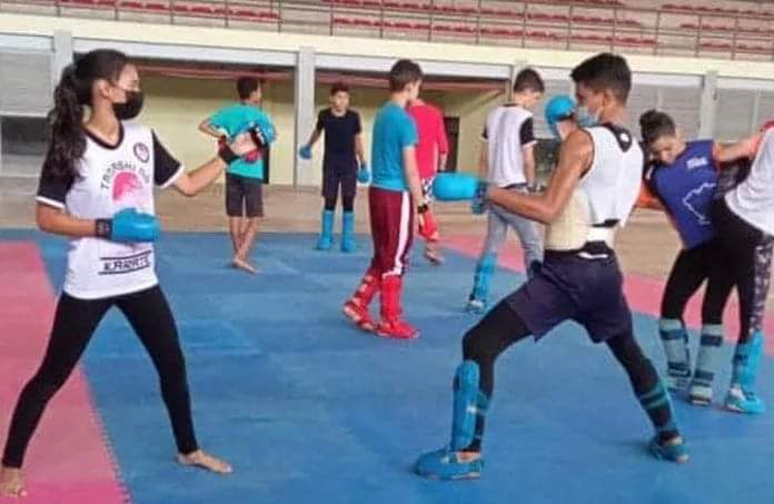 María Valeria, la karateca de 13 años que recauda dinero para cumplir su sueño de representar a Venezuela