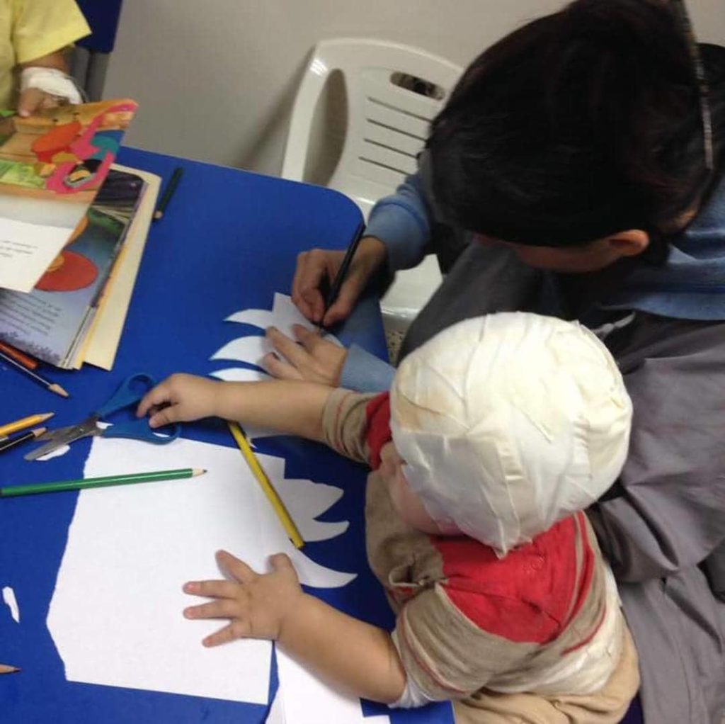 La pedagogía hospitalaria: una labor que salva vidas de niños en Venezuela y necesita más apoyo