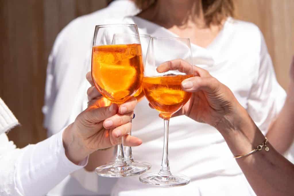 El consumo de alcohol en la adolescencia aumenta el riesgo de padecer cáncer de mama