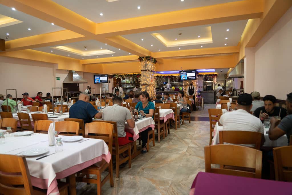 Semáforo de acceso en comercios, centros comerciales, restaurantes y panaderias en Caracas El Diario by José Daniel Ramos
