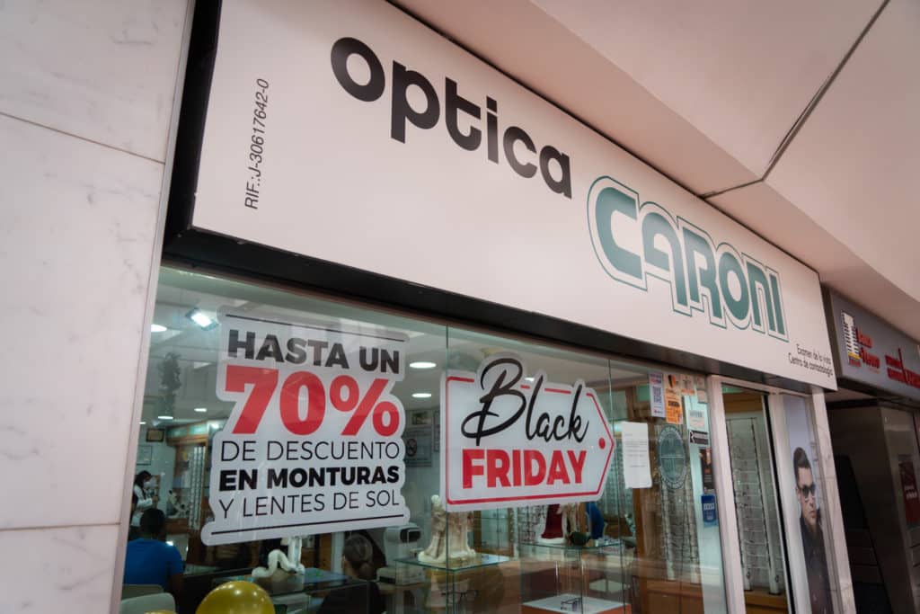 Black Friday Viernes Negro tiendas de ropa electronicos calzados Traki boulevard Sabana grande centro comerciales Caracas El Diario by José Daniel Ramos