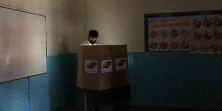 Retraso marcó el inicio del proceso electoral en los centros de votación de Caracas