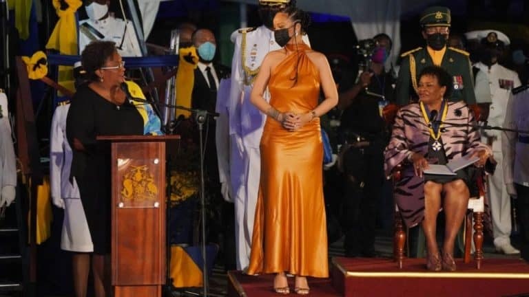 Rihanna es la heroína nacional de la nueva República de Barbados