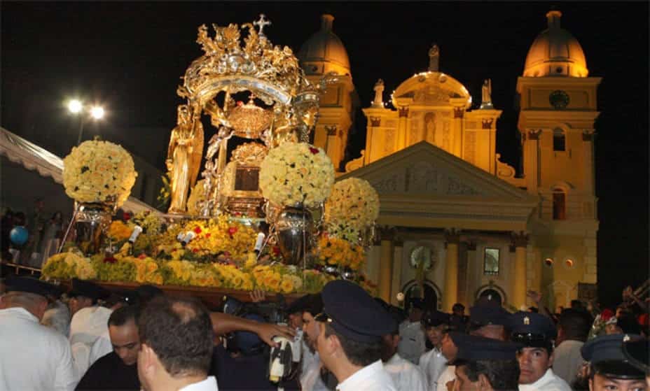 Feligreses celebran a la Virgen de Chiquinquirá este 18 de noviembre