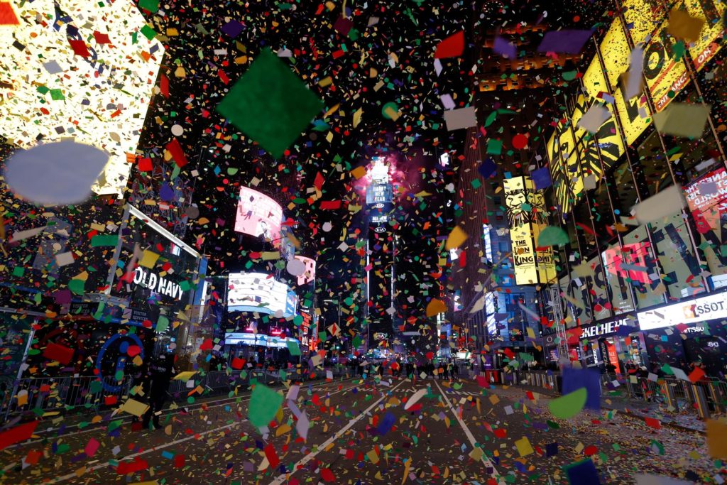 Aumento de contagios de covid-19 obliga a cancelar celebraciones de fin de año en varias partes del mundo