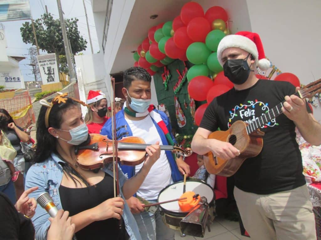 Venezolanos organizaron campañas solidarias para regalar juguetes en Navidad a los niños en Perú