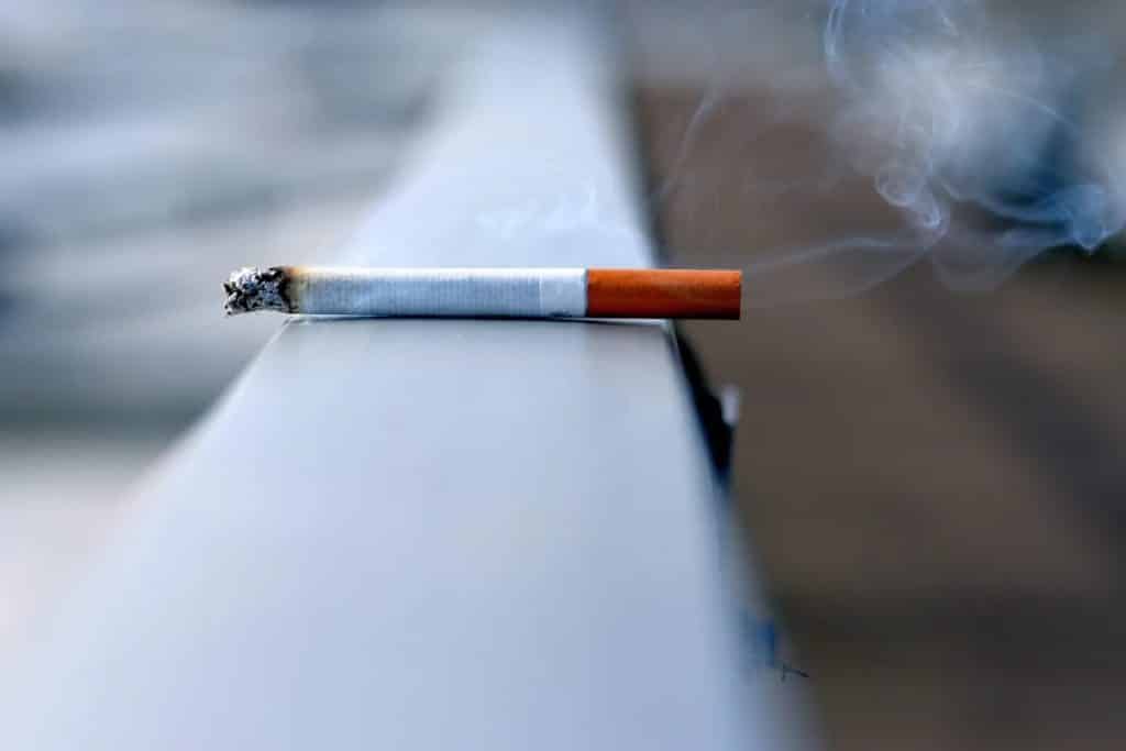 El proyecto de ley de Nueva Zelanda que busca impedir a personas de 14 años o menos empiecen a fumar