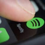 Spotify anunció medidas luego de la polémica que lo señaló de difundir desinformación sobre la pandemia