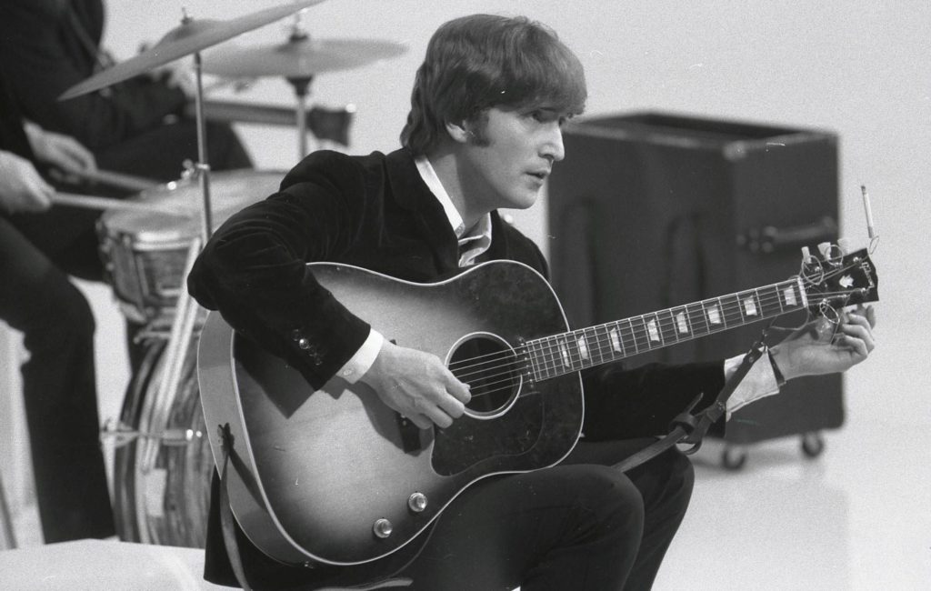 Los artículos de John Lennon y The Beatles que subastarán como NFT