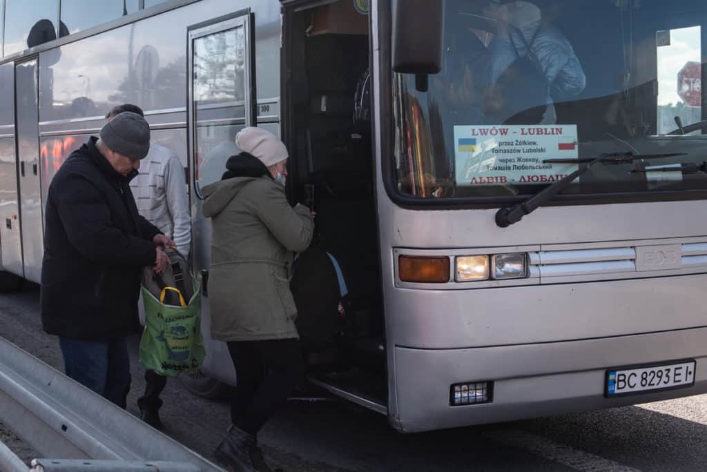 Acnur: Al menos 100.000 desplazados en Ucrania tras el primer día de la invasión rusa