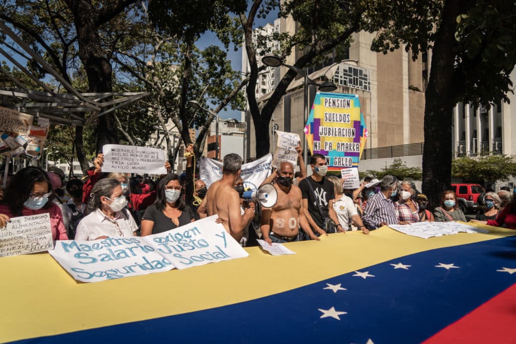 Protesta de trabajadores, jubilados y pensionados del sector educación profesores maestros salario digno El Diario by José Daniel Ramos