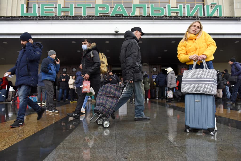 Autoridades de Ucrania prolongan toque de queda en Kiev
