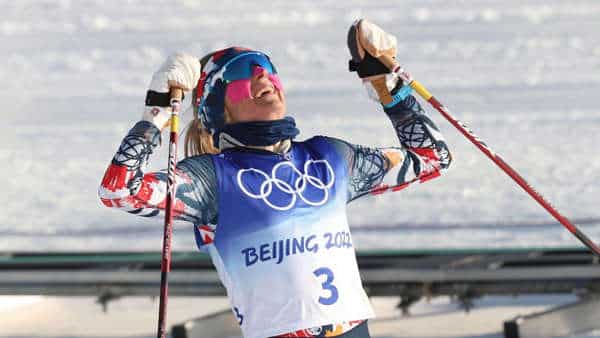 Therese Johaug, la primera ganadora de una medalla de oro en los Juegos Olímpicos de Invierno de Pekín