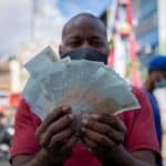 Desincentivar el uso del dólar: lo que busca el régimen con los créditos indexados