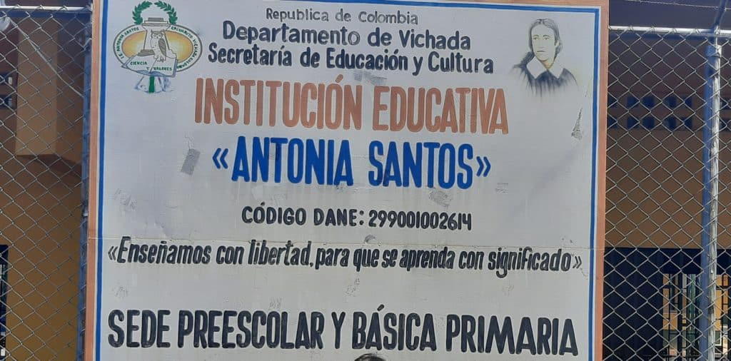 Placa de identificación de la Institución Educativa Antonia Santos