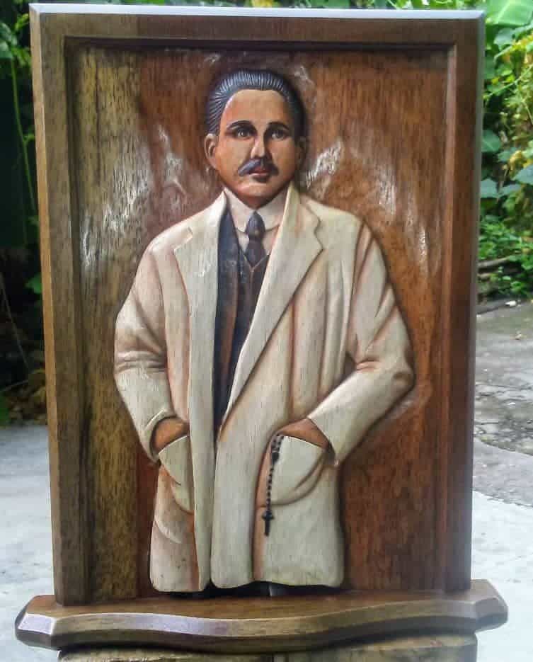 José Gregorio Hernández tallado en madera