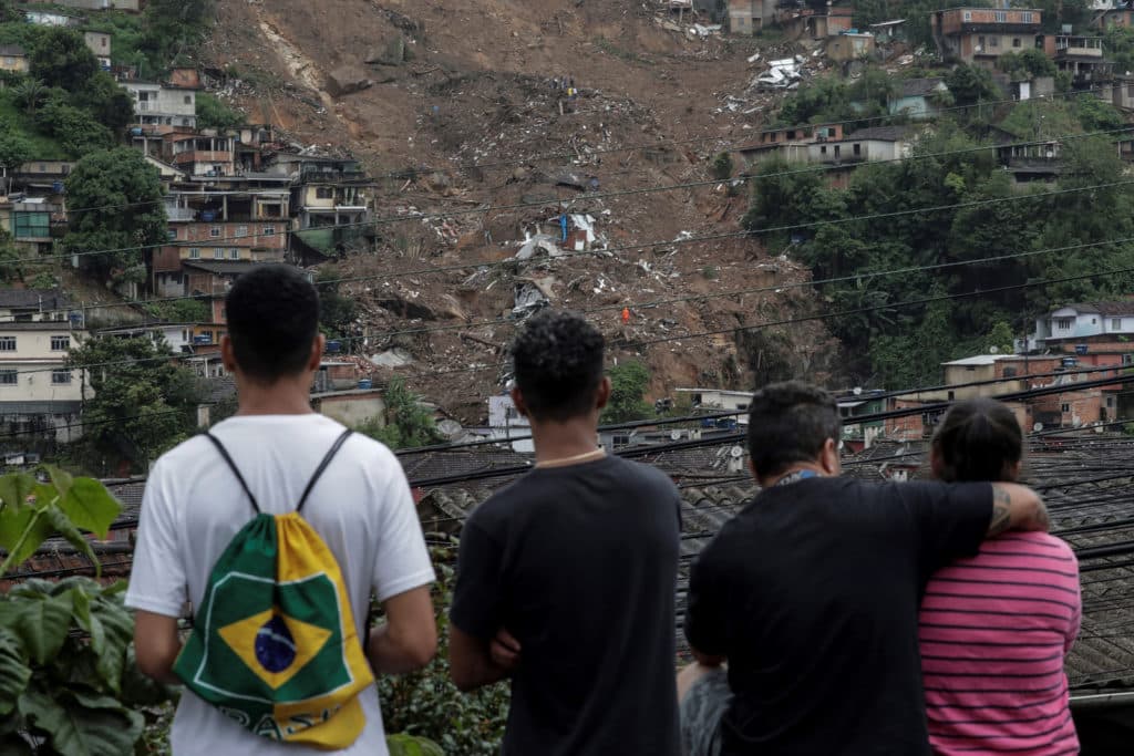 Lluvias en Brasil: Defensa Civil y habitantes de Petrópolis continúan labores de búsquedas de los desaparecidos