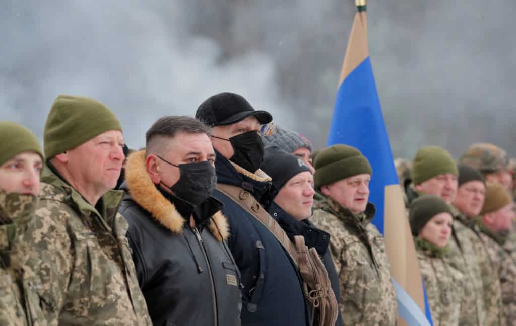 Conflicto entre Rusia y Ucrania: soldados ucranianos se preparan en Chernóbil y Moscú acelera movimiento militar