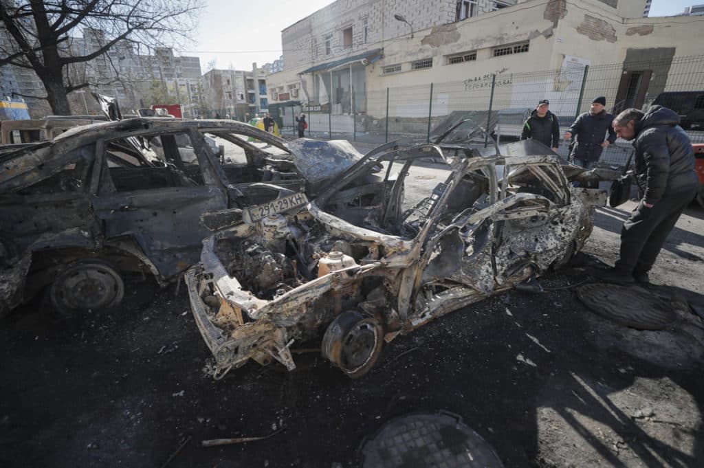 Armas explosivas, bombardeos y misiles: la causa de muerte de cientos de civiles en Ucrania