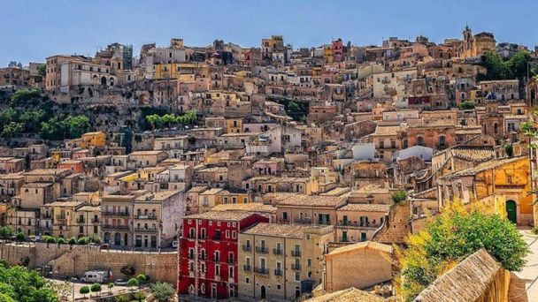 Italia: una villa siciliana abandonada vende casas a un euro