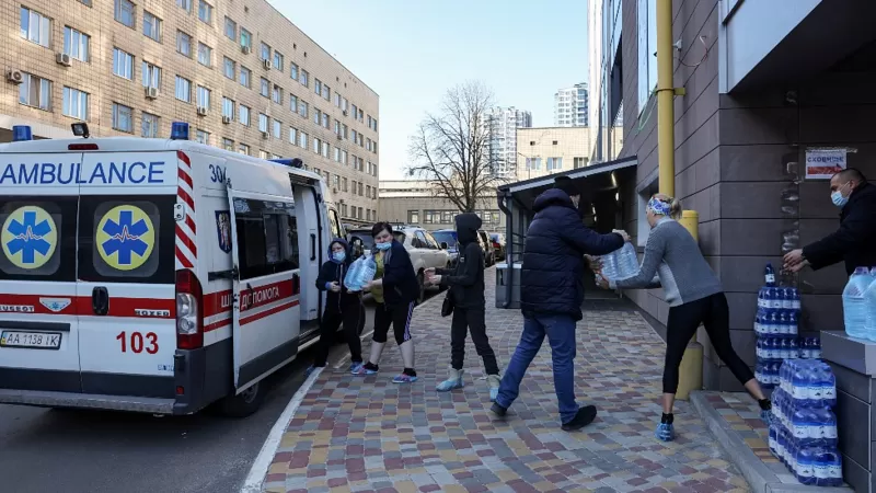 Rusia y Ucrania: el hospital de niños en Kiev que lucha por sobrevivir