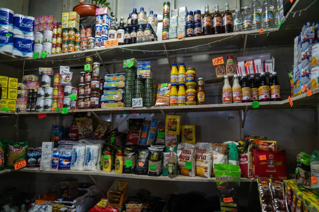Venezolanos gastan más dinero que en 2022 comprando productos más pequeños