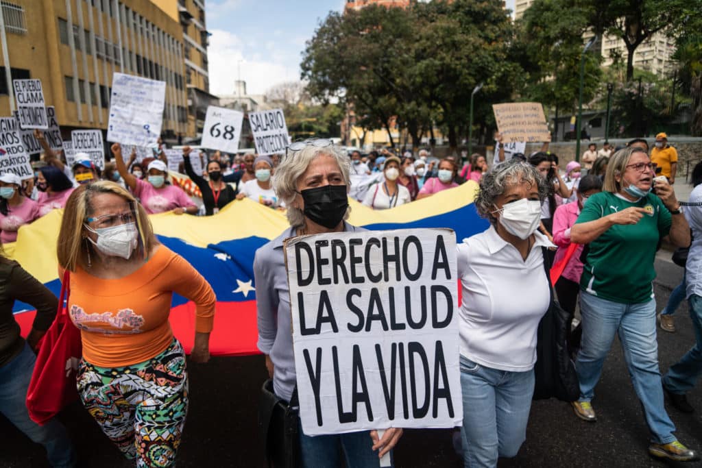 Parque Carabobo manifestación Caracas luchadoras trabajadoras jubiladas y pensionadas del sector educación salud profesoras maestras salario digno