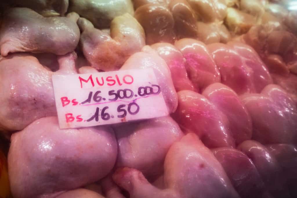 Precios costos aumento salarial canasta basica alimentaria viveres frutas carnes pollo charcutería combos salario minimo mercado municipal